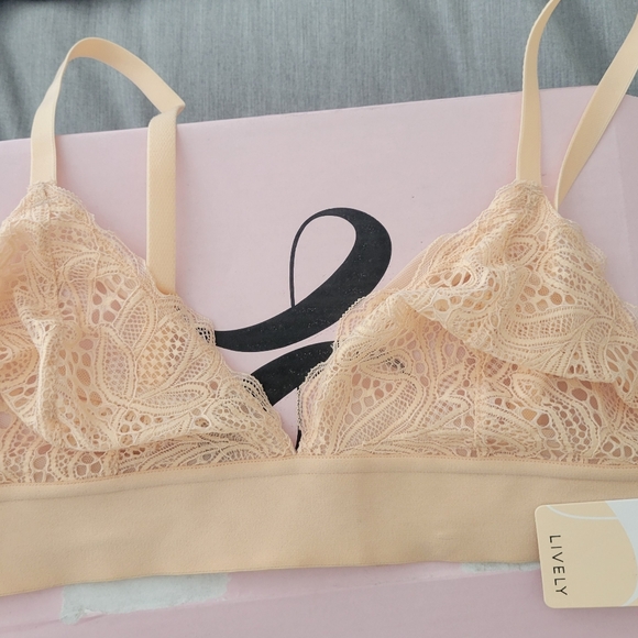 Bras - Picture 4 of 6